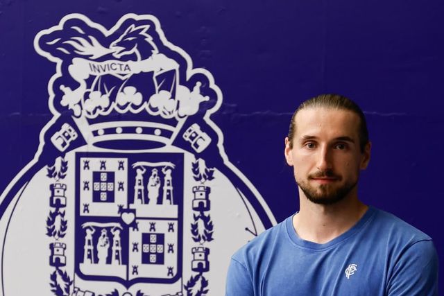 Vladyslav Voytso regressa ao FC Porto