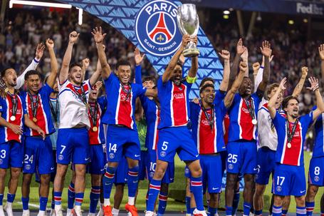Após ter conquistado a Supertaça Europeia, o PSG procura este domingo a Supertaça de França, diante do Lens - Foto: Imago