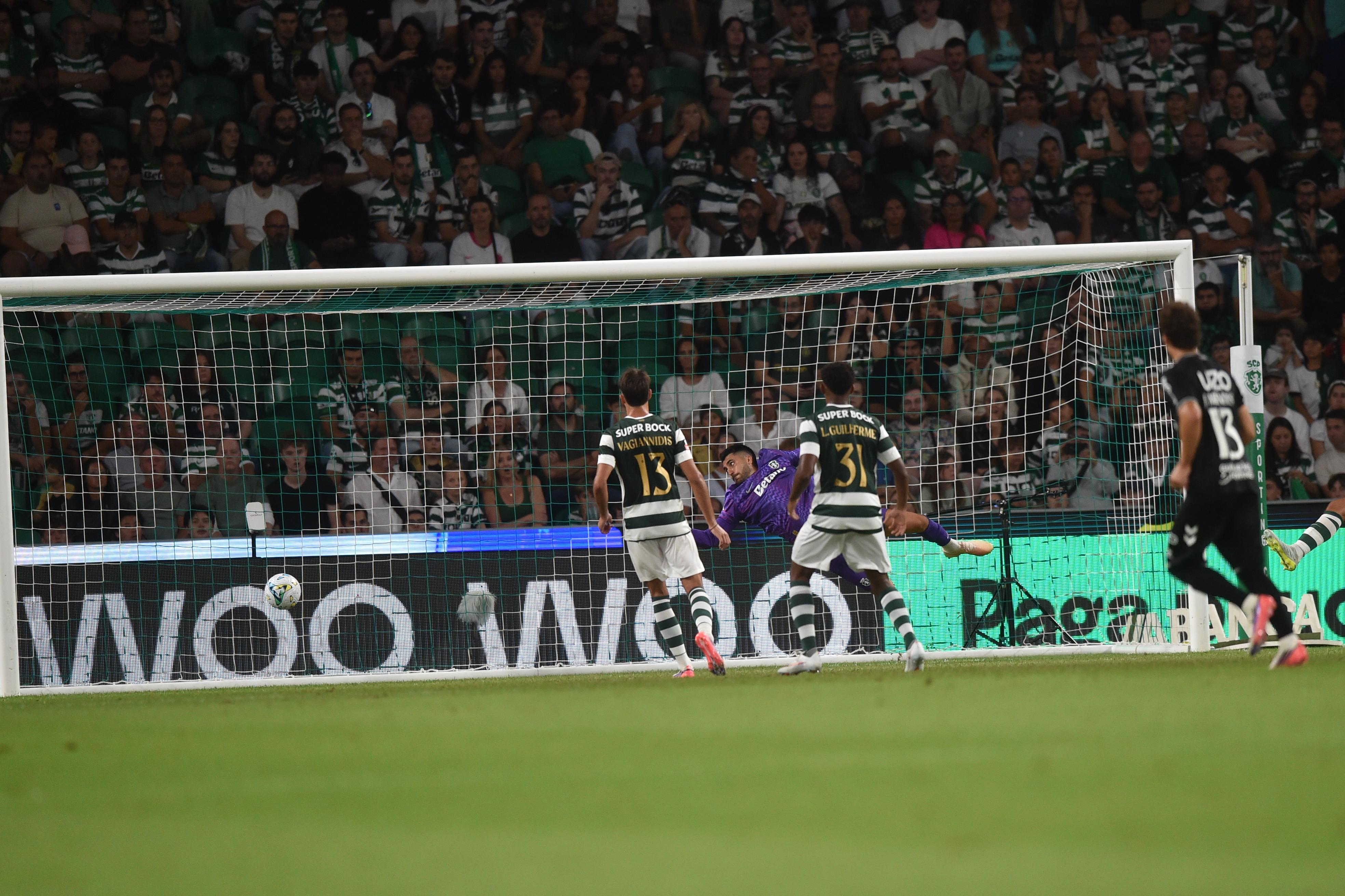 Rui Silva encaixou quatro golos em apenas dois jogos - Foto: Miguel Nunes