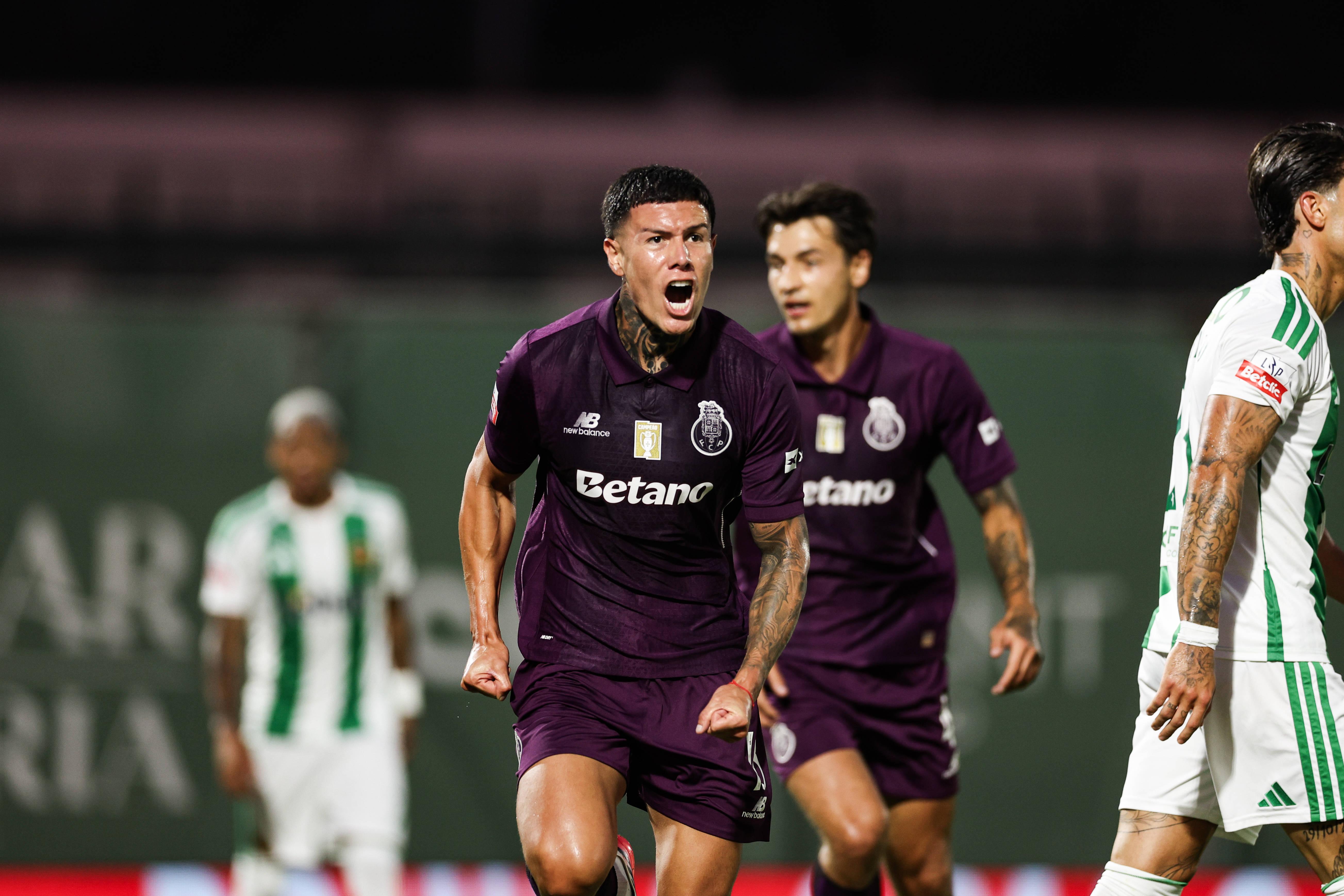 Nehuén Pérez adiantou o FC Porto em Vila do Conde