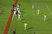 Deniz Gul em fora de jogo por 73 cm