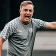 Carlos Carvalhal aponta à vitória do Famalicão na receção ao Marítimo — Foto: Famalicão