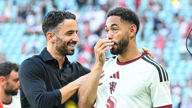 Só três jogadores do Man Utd não foram abraçar Amorim... e um surpreende