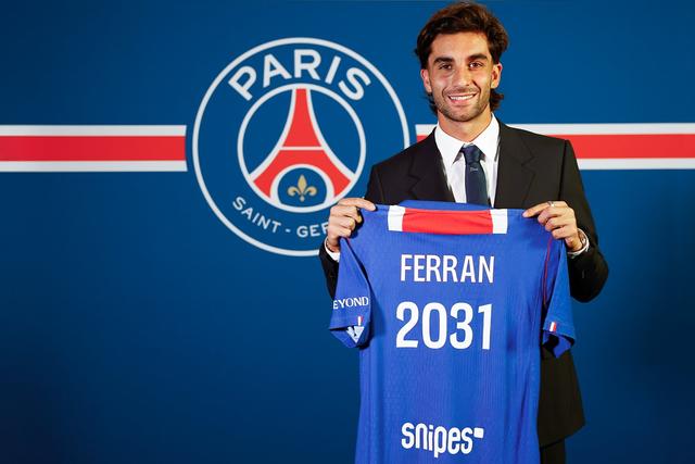 Ferrán Torres trocou o Barcelona pelo PSG a troco de 50 milhões de euros - Foto: PSG