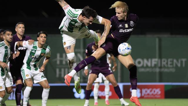 Tamas Nikitscher no Rio Ave-FC Porto - Foto: MANUEL FERNANDO ARAÚJO/EPA