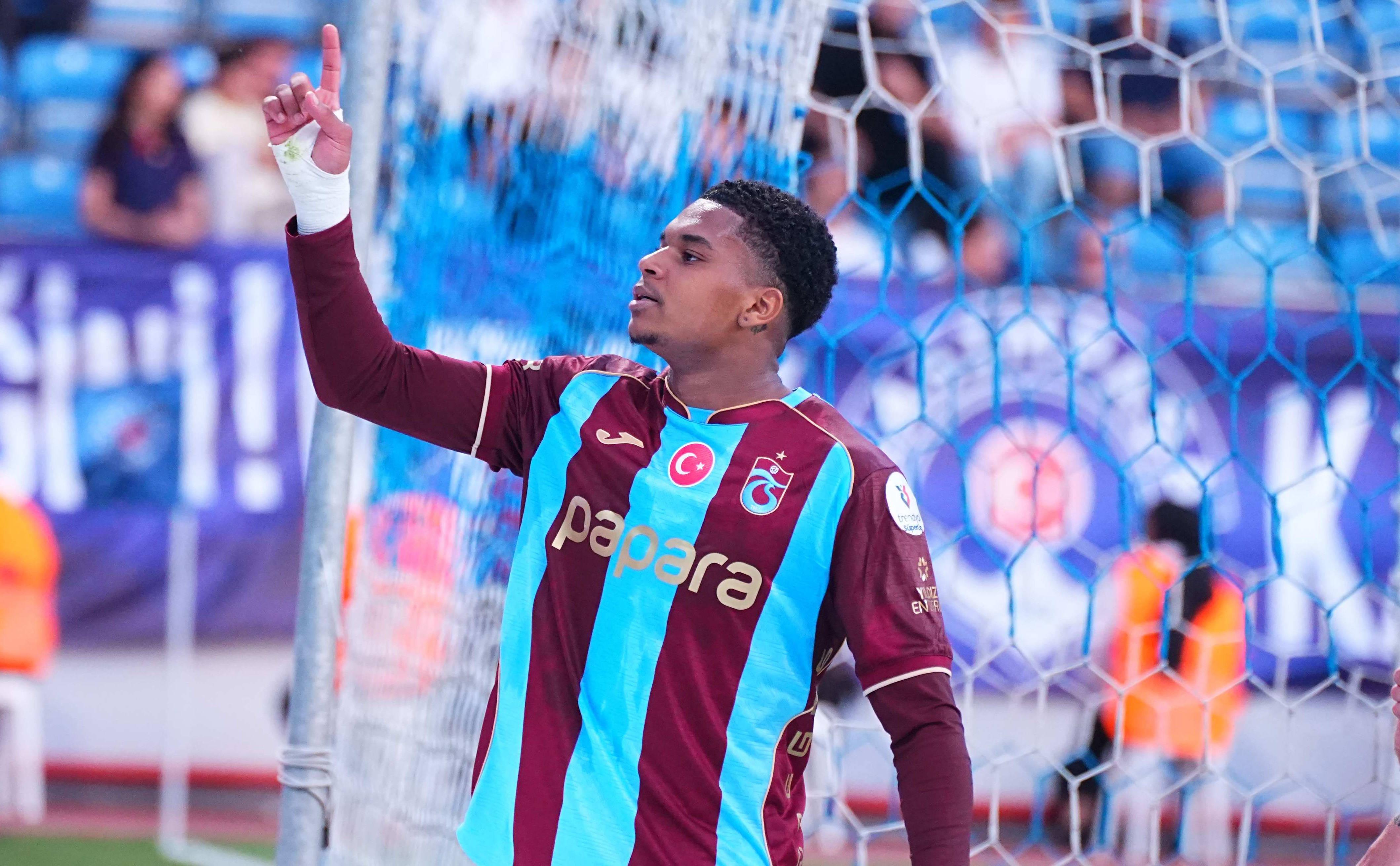 Noah Saviolo, internacional português sub-21 e jogador do Trabzonspor