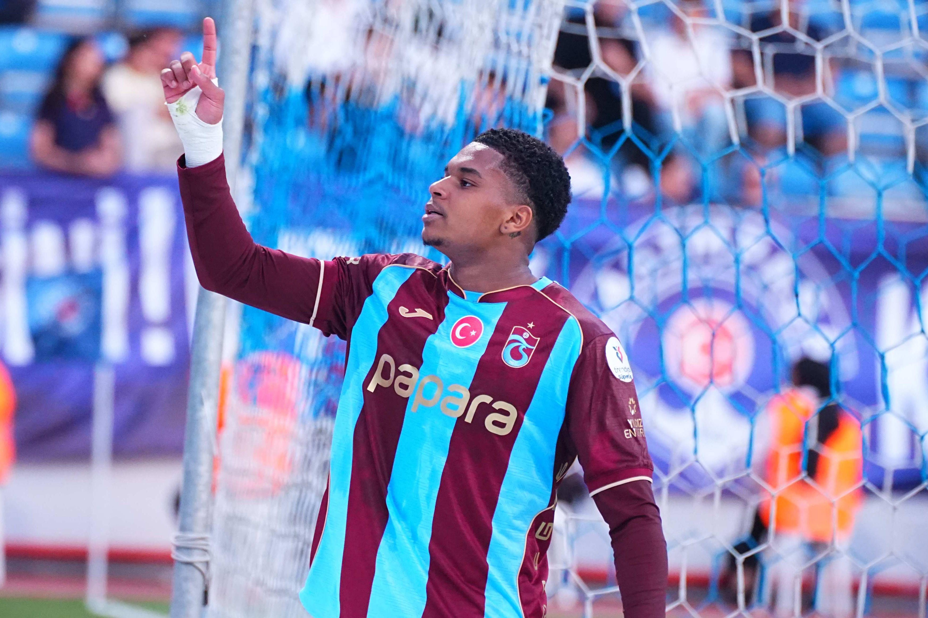 Noah Saviolo, internacional português sub-21 e jogador do Trabzonspor