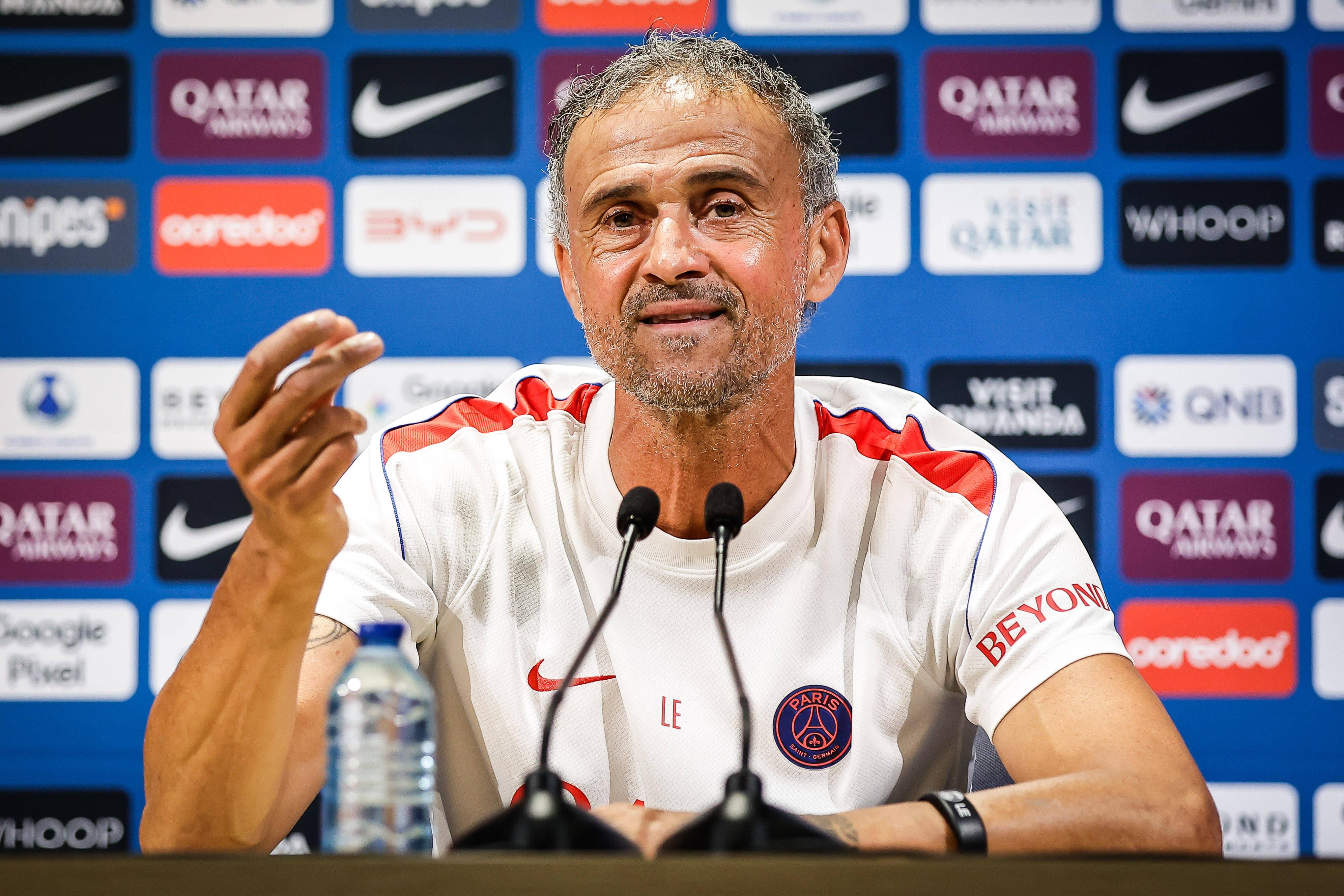 Luis Enrique, treinador do PSG, em conferência de imprensa