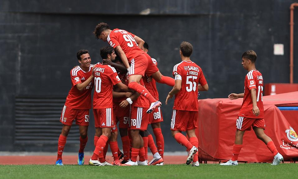 Jogadores do Benfica B festejam golo de Gonçalo Moreira em Leiria - Foto: Benfica