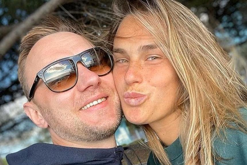 Sabalenka com o ex-namorado, o antigo hoquista Konstantin Koltsov