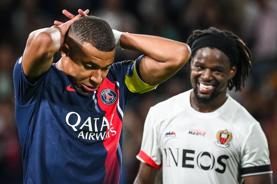 PSG cai com entrondo no Parque dos Príncipes apesar de bis de Mbappé