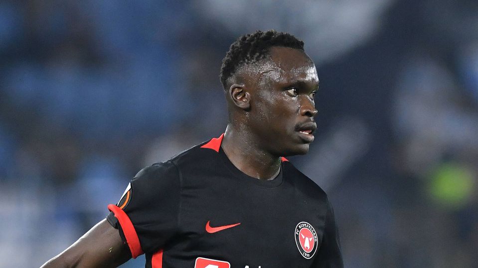 Pione Sisto ruma à Turquia