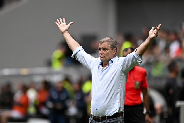 Santos em crise, terceiro treinador, substituto de Paulo Turra, à beira da chicotada