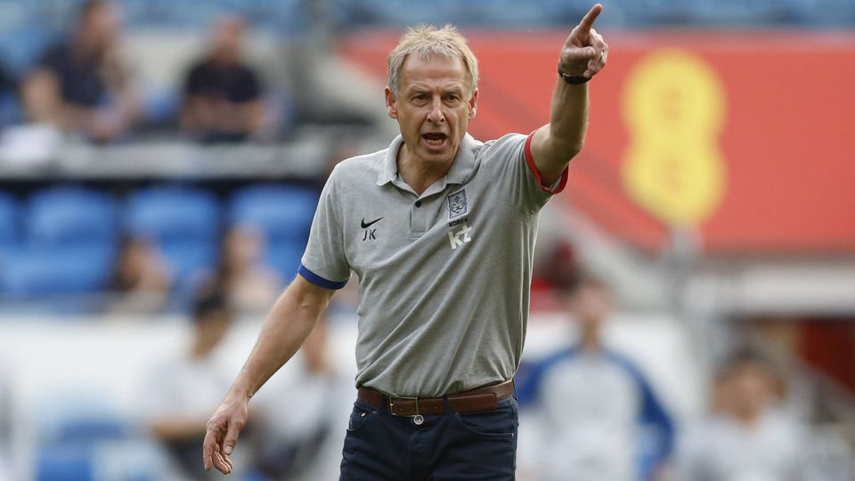 Jürgen Klinsmann criticado por pedir camisola a Ramsey