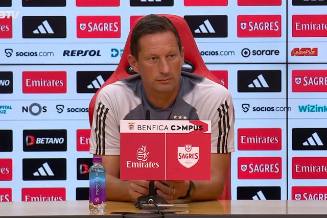 Roger Schmidt explica mudanças nos marcadores de penáltis