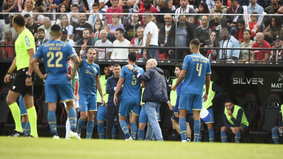 FC Porto: Sérgio Conceição diz que lesão de Marcano pode ser «grave»