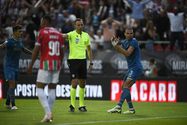 Duarte Gomes analisa o Estrela-FC Porto: trabalho positivo, com contributo importante do VAR