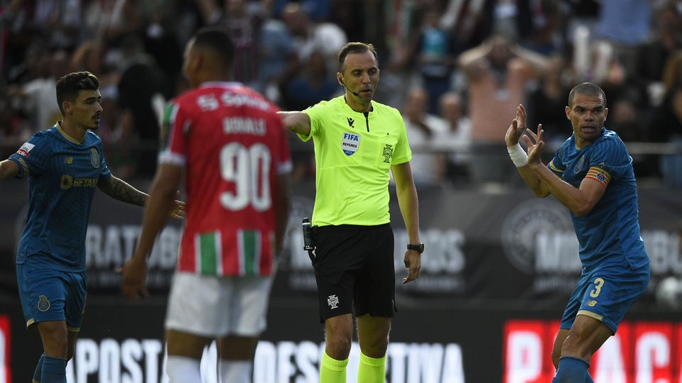 Duarte Gomes analisa o Estrela-FC Porto: trabalho positivo, com contributo importante do VAR