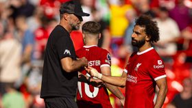 Klopp vai perder Salah e Endo: «Se dissesse que lhes desejei boa sorte estaria a mentir»