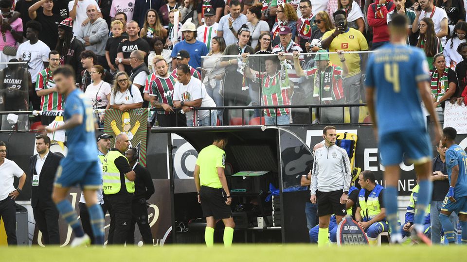 João Pinheiro reverte no VAR penálti a favor do Estrela (vídeo)