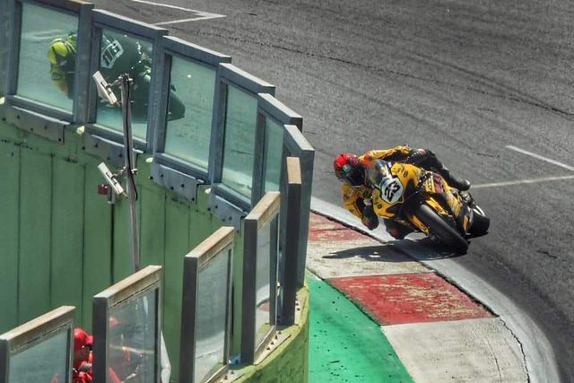 Piloto italiano de Superbikes morre em queda na Alemanha aos 32 anos