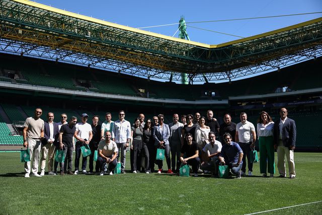 Sporting: comitiva da FIFA visita Alvalade (fotogaleria)