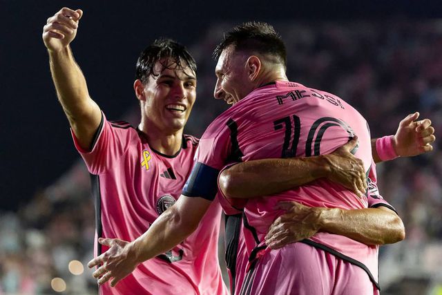 Vídeos: Dois meses depois, Messi voltou com tudo