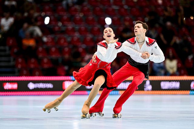 Ema Pitoco de Sousa e Diogo Carvalho são campeões mundiais de pares de dança