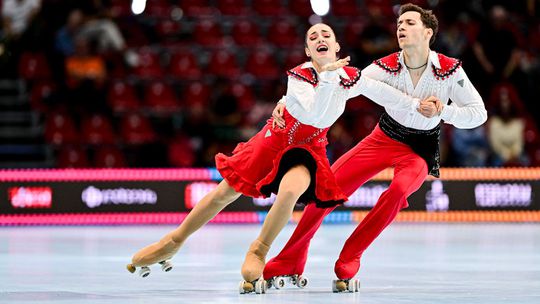 Ema Pitoco de Sousa e Diogo Carvalho são campeões mundiais de pares de dança