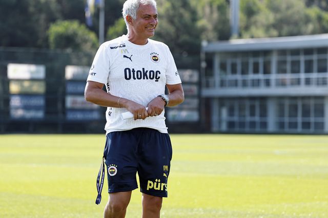 Terceira vitória consecutiva para o Fenerbahçe e Mourinho continua líder