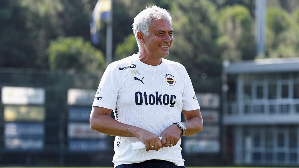 Terceira vitória consecutiva para o Fenerbahçe e Mourinho continua líder