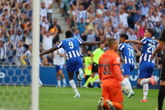 FC Porto-Farense: Samu saltou do banco para salvar os dragões