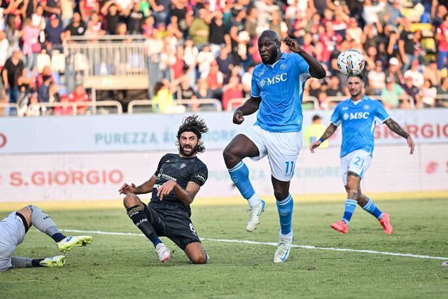 Lukaku brilha, Neres assiste e o Nápoles volta a vencer