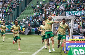 Palmeiras goleia e continua na perseguição ao Botafogo; Bragantino empata em casa