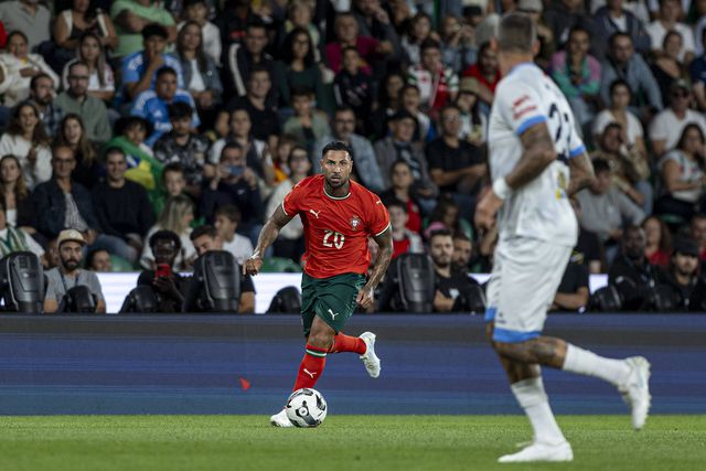 Que desperdício num jogo de lendas: Em quantas equipas Quaresma ainda jogava?