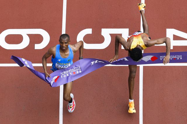 Simbu e Petros na linha de chegada da maratona