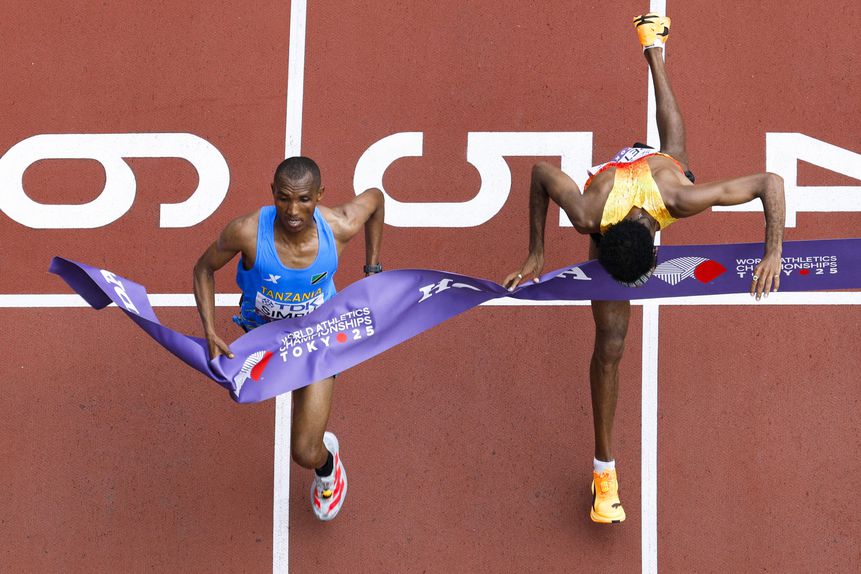 Simbu e Petros na linha de chegada da maratona