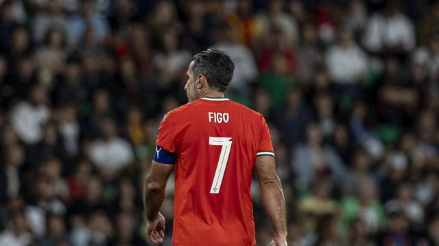 Há quantos anos Figo não marcava em Alvalade? E que belo golo!