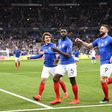 Umtiti ao serviço da seleção francesa com Griezmann e Giroud