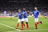 Umtiti ao serviço da seleção francesa com Griezmann e Giroud