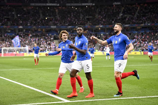 Umtiti ao serviço da seleção francesa com Griezmann e Giroud