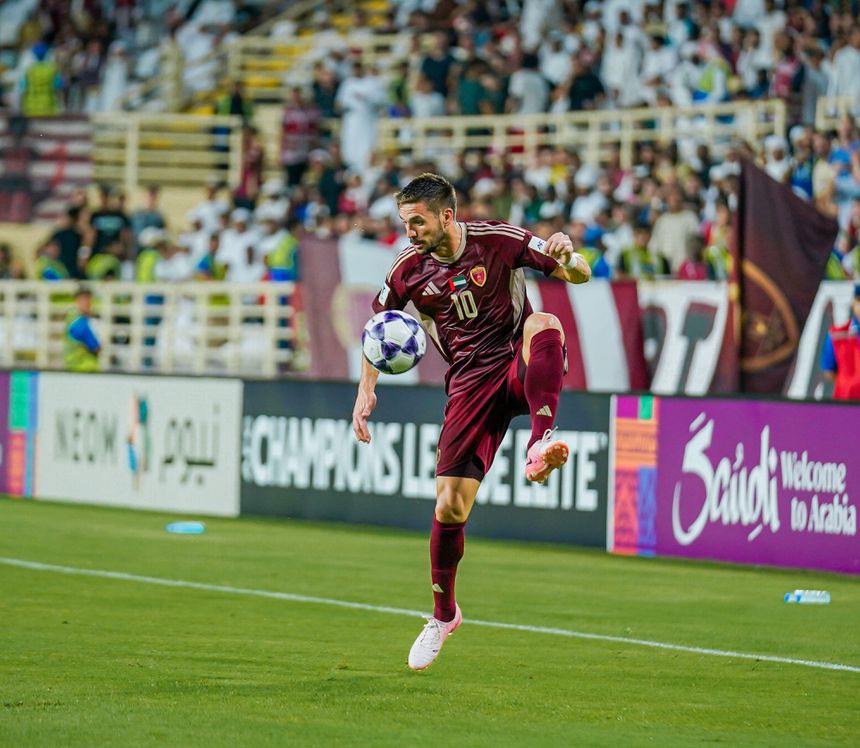 Tadic foi titular e o homem do jogo no Al Wahda-Al Ittihad