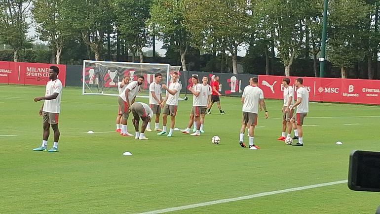 Treino do Milan antes do jogo com o Benfica