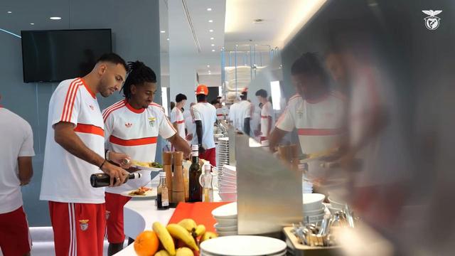 Os bastidores da viagem do Benfica para defrontar o Milan