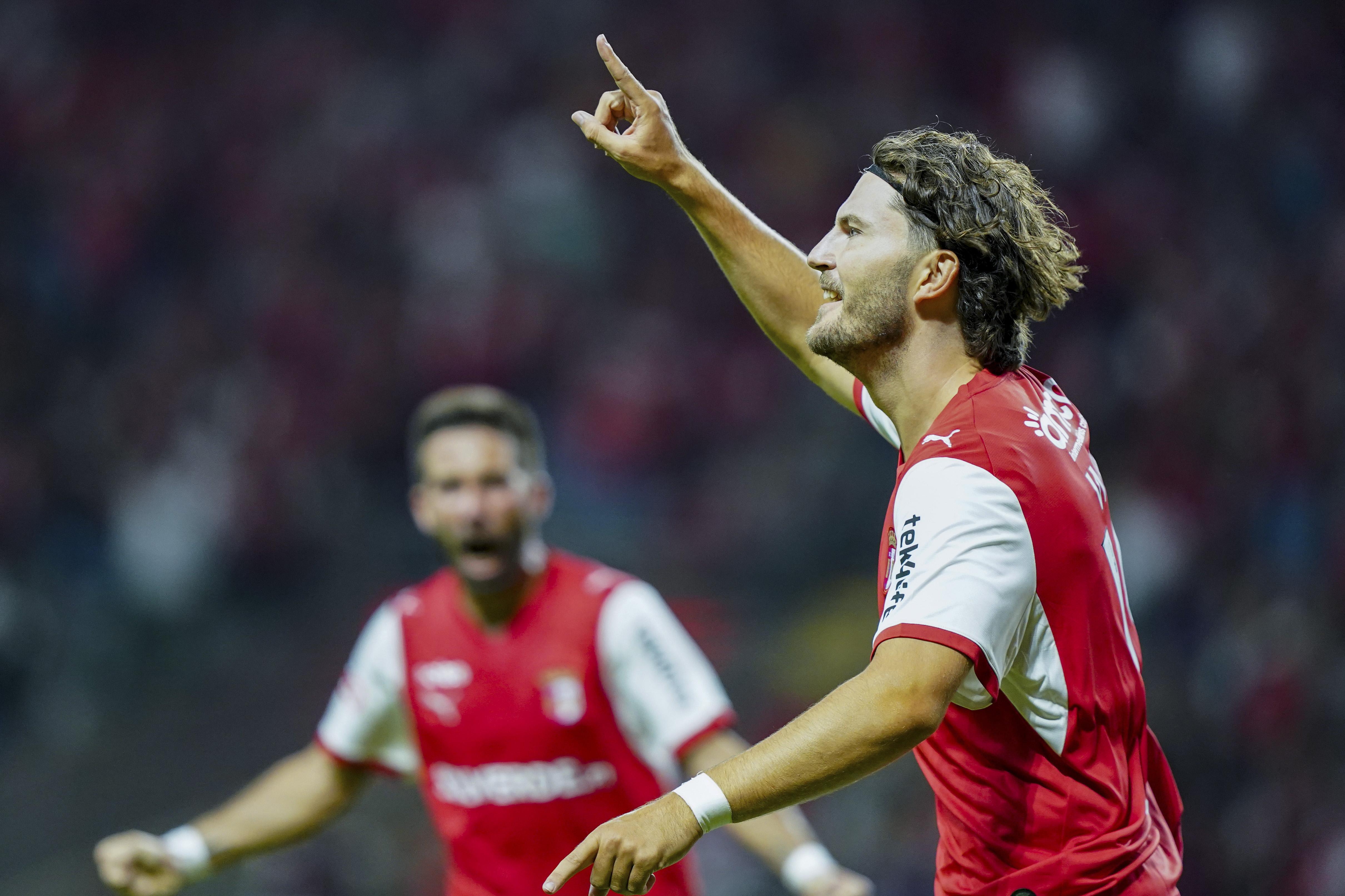 Jonas Wind festejou efusivamente o primeiro golo pelo SC Braga, que valeu o triunfo com o Estoril — Foto: Hélder Delgado/LUSA
