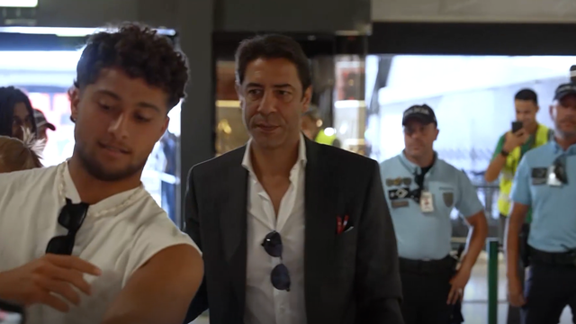 Ausência, muitas fotografias e Rui Costa em silêncio: Benfica parte para Milão