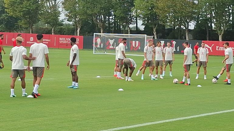 Treino do Milan antes do jogo com o Benfica
