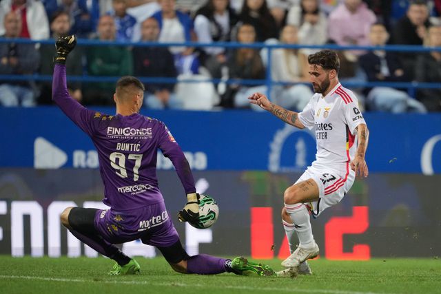 Fora de jogo de Rafa ou expulsão do guarda-redes? Lance do Vizela-Benfica em avaliação