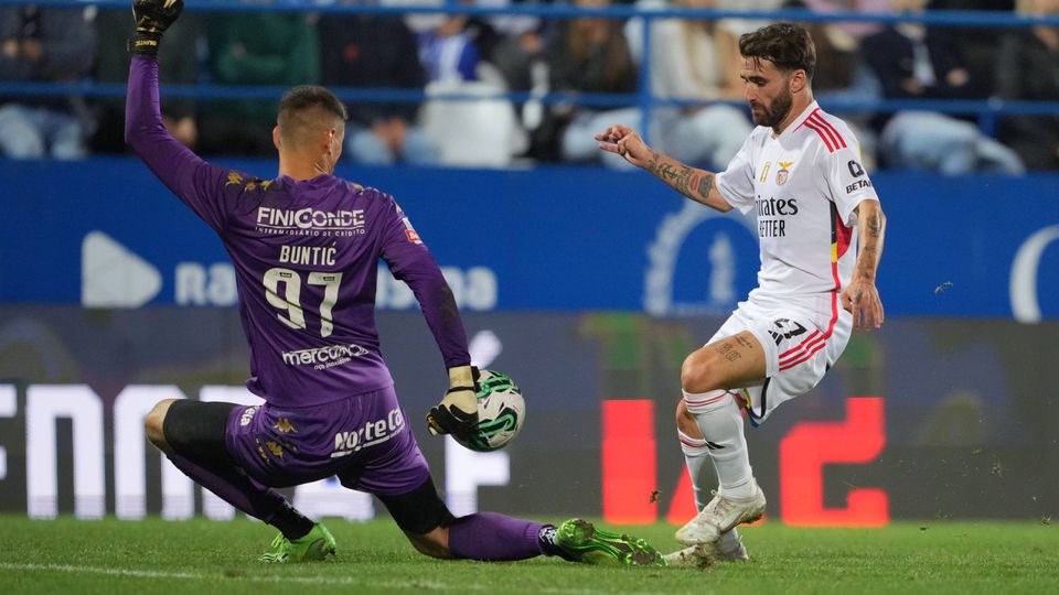 Fora de jogo de Rafa ou expulsão do guarda-redes? Lance do Vizela-Benfica em avaliação