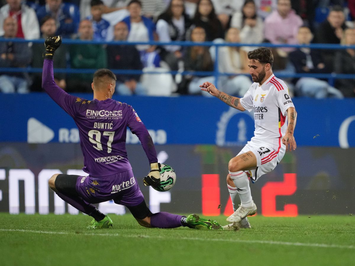 Domínio de Bola - Rafa estava em jogo por 4 cm no golo de Tengsted que deu  a vitória ao Benfica.